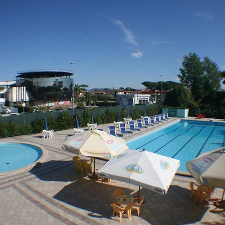 Готель Camping Versilia Mare Лідо-ді-Камайоре Екстер'єр фото