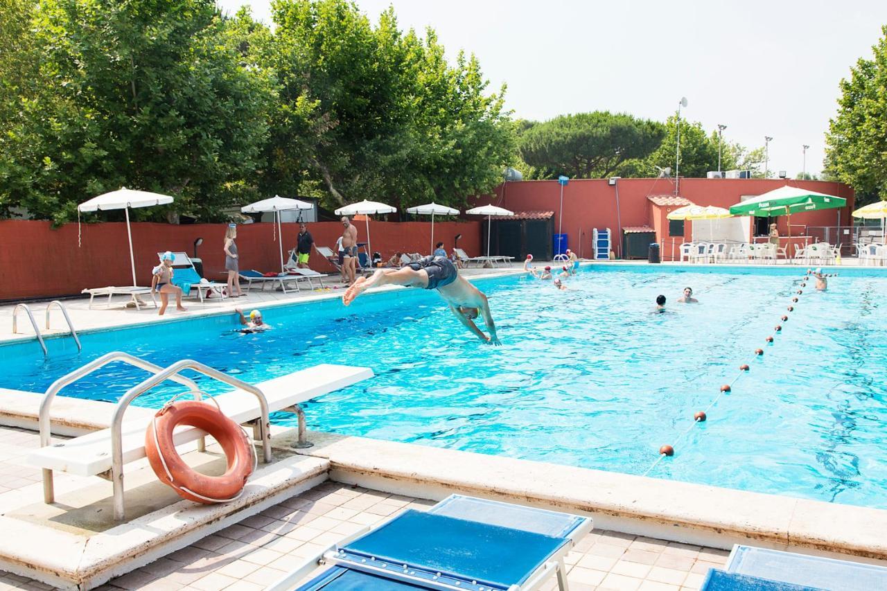 Готель Camping Versilia Mare Лідо-ді-Камайоре Екстер'єр фото