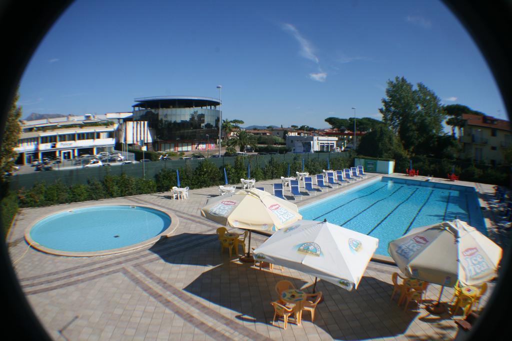Готель Camping Versilia Mare Лідо-ді-Камайоре Екстер'єр фото